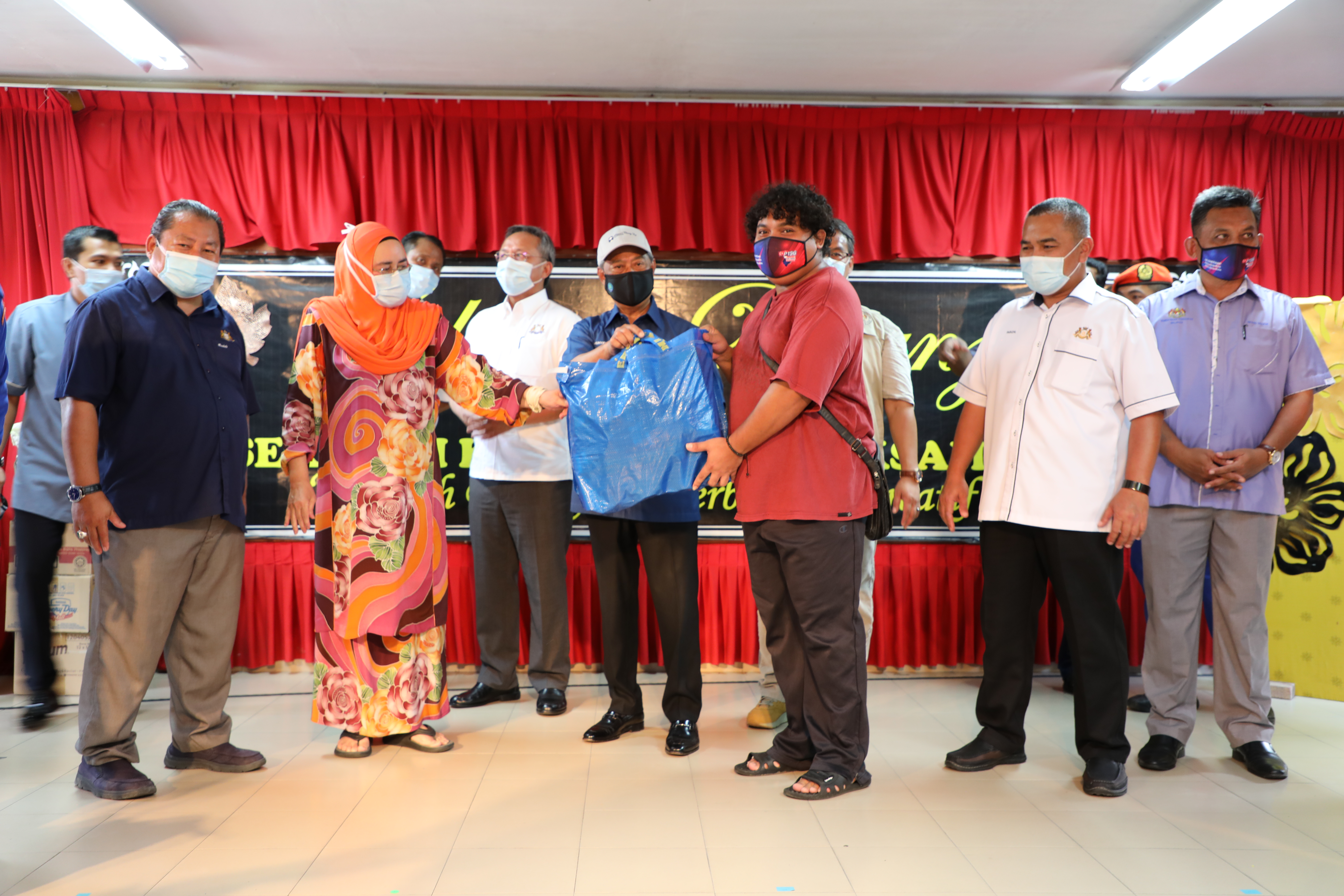 LAWATAN KERJA PERDANA MENTERI MALAYSIA KE PUSAT PEMINDAHAN SEMENTARA (PPS) DAERAH KOTA TINGGI