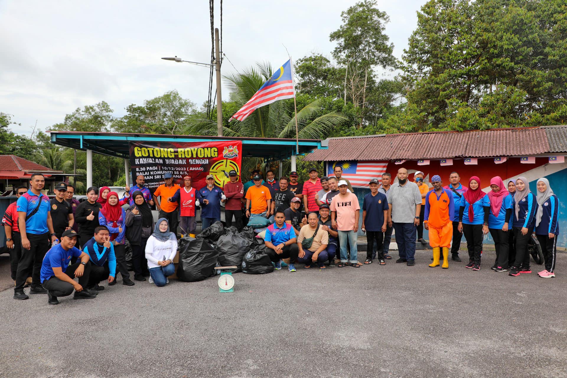 PROGRAM JOHOR BERSIH KOTA TINGGI: GOTONG-ROYONG KAWALAN DENGGI SERTA PEMBERSIHAN KAWASAN SEKITAR KOTA TINGGI