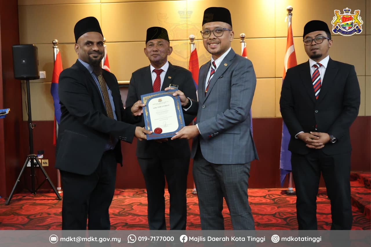 PENYERAHAN SIJIL PELANTIKAN SEKRETARIAT JOHOR FAST LANE (JFL) MAJLIS DAERAH KOTA TINGGI