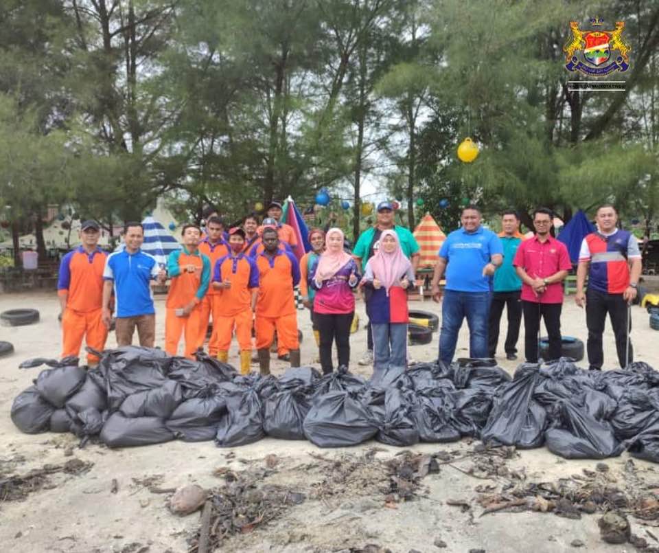 AKTIVITI "PLOGGING" JALAN ANGKAT DAN PANTAI ANGKAT PROGRAM JOHOR BERSIH PERINGKAT MAJLIS DAERAH KOTA TINGGI
