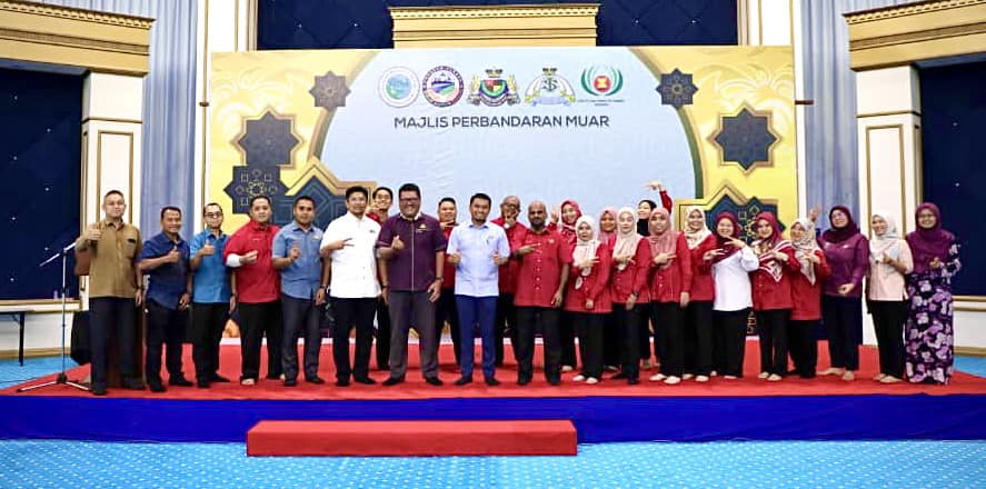 KUNJUNGAN HORMAT DAN LAWATAN PENANDAARASAN DELEGASI MDKT KE MAJLIS PERBANDARAN MUAR
