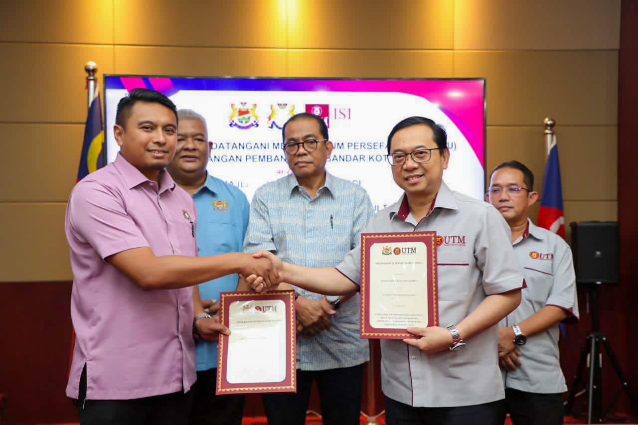 MAJLIS MENANDATANGANI MEMORANDUM PERSEFAHAMAN (MOU) PERANCANGAN PEMBANGUNAN BANDAR KOTA TINGGI BAGI PELAN INDUK PEMBANGUNAN REJUVENASI, PROJEK REJUVENASI BANDAR KOTA TINGGI.
