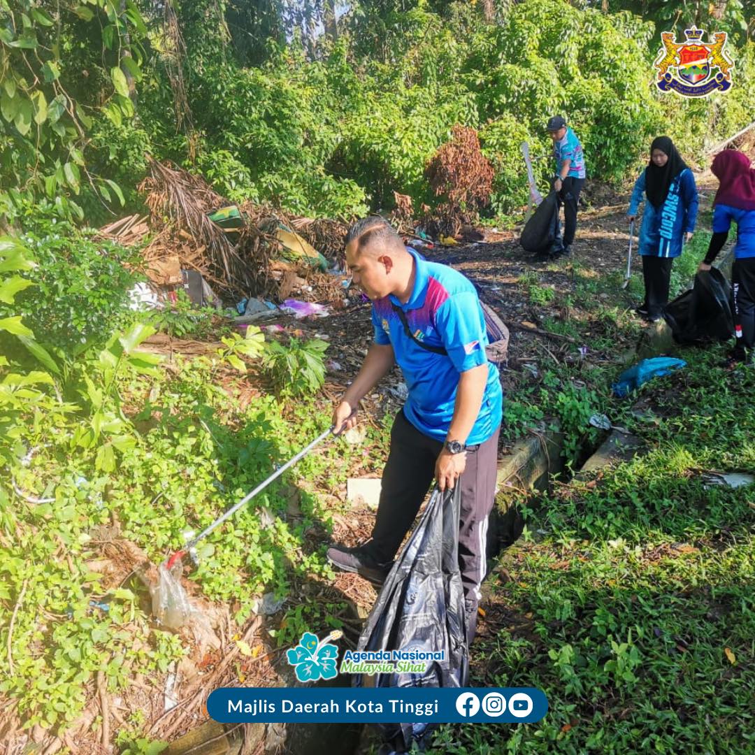 PROGRAM JOHOR BERSIH KOTA TINGGI: GOTONG-ROYONG KAWALAN DENGGI SERTA PEMBERSIHAN TAPAK PEMBUANGAN SAMPAH HARAM
