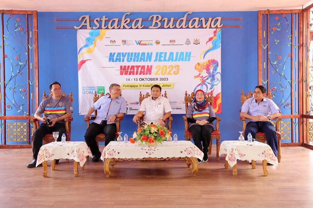 PROGRAM KAYUHAN ANAK WATAN UKM-MDKT