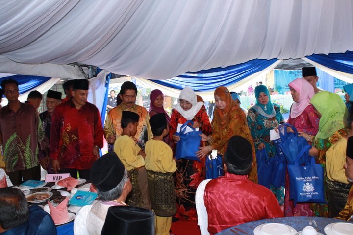 Majlis Kurniaan Bungkusan