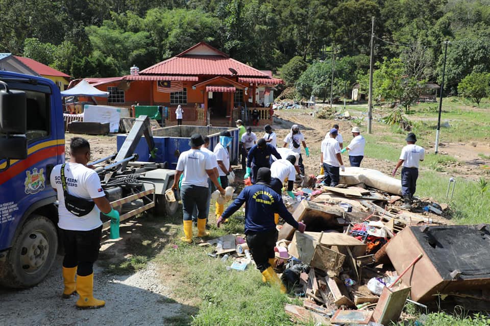 MISI BANTUAN BANJIR SOUTHERN VOLUNTEERS MAJLIS DAERAH KOTA TINGGI HARI KE-4