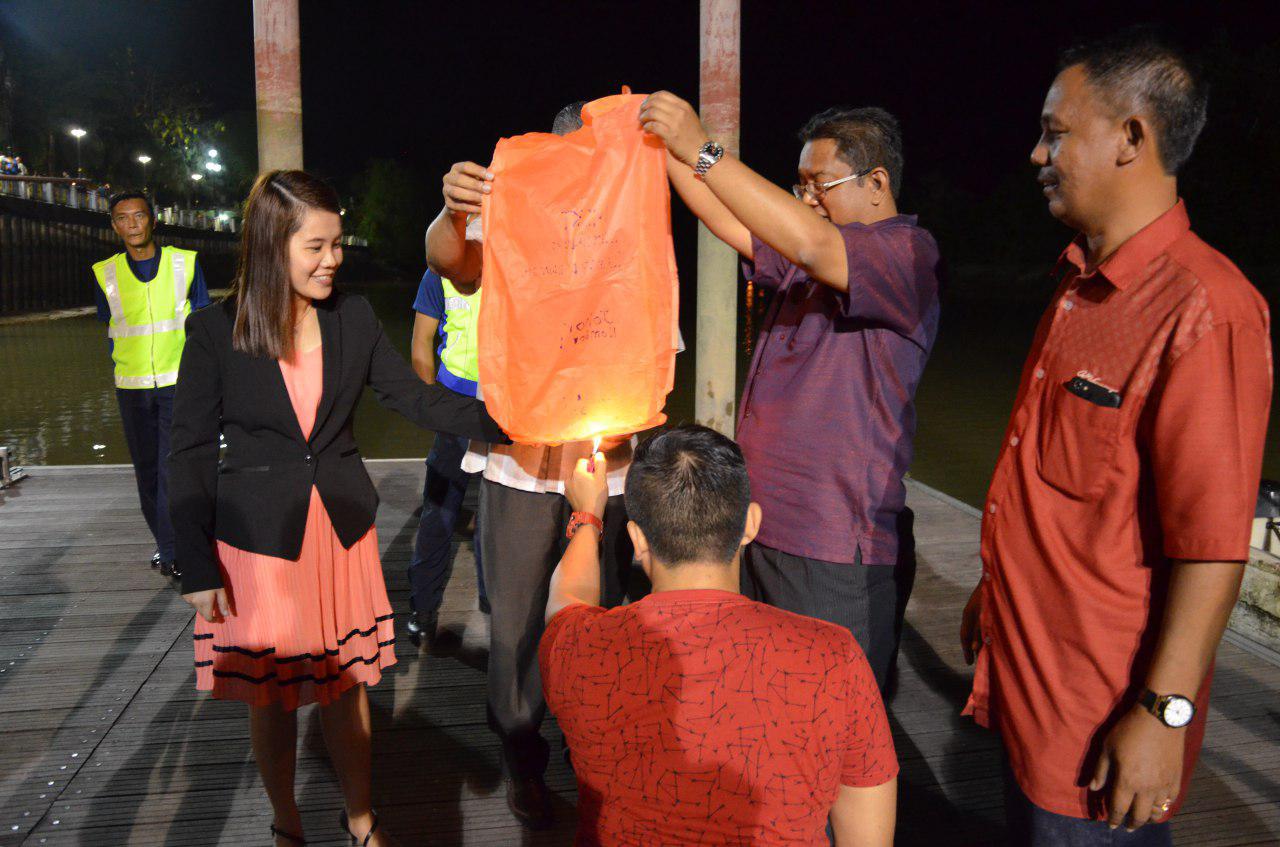 PROGRAM PENYAMPAIAN SUMBANGAN DAN ACARA MENGHIDUPKAN LAMPU TANGLUNG SEMPENA TAHUN BARU CINA 2019