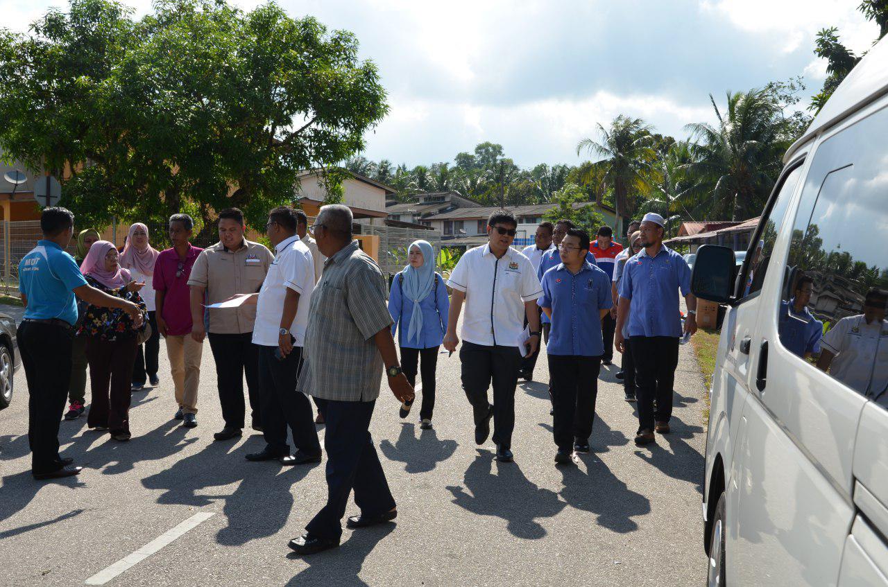 LAWATAN 'WALKABOUT' YDP TURUN PADANG KE KAWASAN AHLI MAJLIS ZON 11 DAN ZON 12 MAJLIS DAERAH KOTA TINGGI