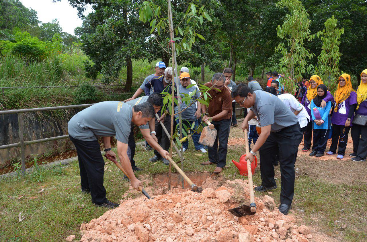 PROGRAM LOCAL AGENDA (LA21) 'CINTAI TASEKKU CERIA KOMUNITIKU' ANJURAN BERSAMA MAJLIS DAERAH KOTA TINGGI DENGAN ZON 1 DAN ZON 2 (TAMAN SRI sAUJANA)